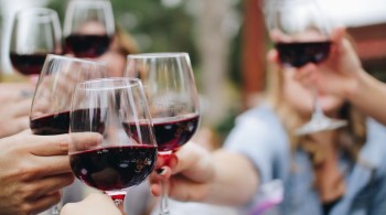 Relatório anual da consultoria imobiliária Knight Frank mostrou que 39% dos indivíduos com patrimônio líquido ultraelevado provavelmente investirão em vinho este ano