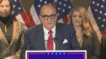 Rudolph Giuliani, ex-prefeito de Nova York e advogado do republicano, falou à imprensa nesta quinta (19)