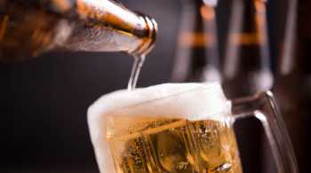 Nova pesquisa indica que ingestão moderada de bebidas alcoólicas pode levar a vício e problemas de saúde anos depois
