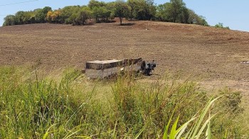 O Detran informou que o proprietário do caminhão não havia pagado os impostos devidos para circular nas rodovias e nas cidades do estado de São Paulo