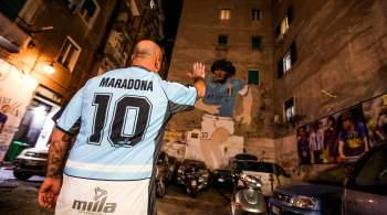 Todos os jogos, incluindo amadores e infantis, serão paralisados aos 10 minutos para um minuto de aplauso; jogadores usarão camisa com rosto do craque