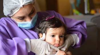 Bebê Kyara, de 1 ano e 3 meses, sofre da doença Atrofia Muscular Espinhal (AME) e família trava batalha judicial para custear tratamento