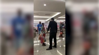 Caso ocorreu em shopping de Belo Horizonte, Minas Gerais, nesta quinta-feira (26); ViaShopping Barreiro afirmou repudiar qualquer tipo de discriminação