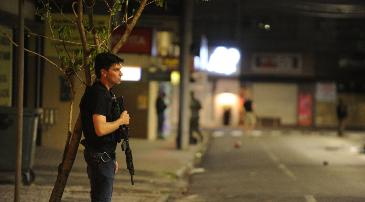 Criciúma registrou intensos disparos, com criminosos atacando bancos e fazendo reféns