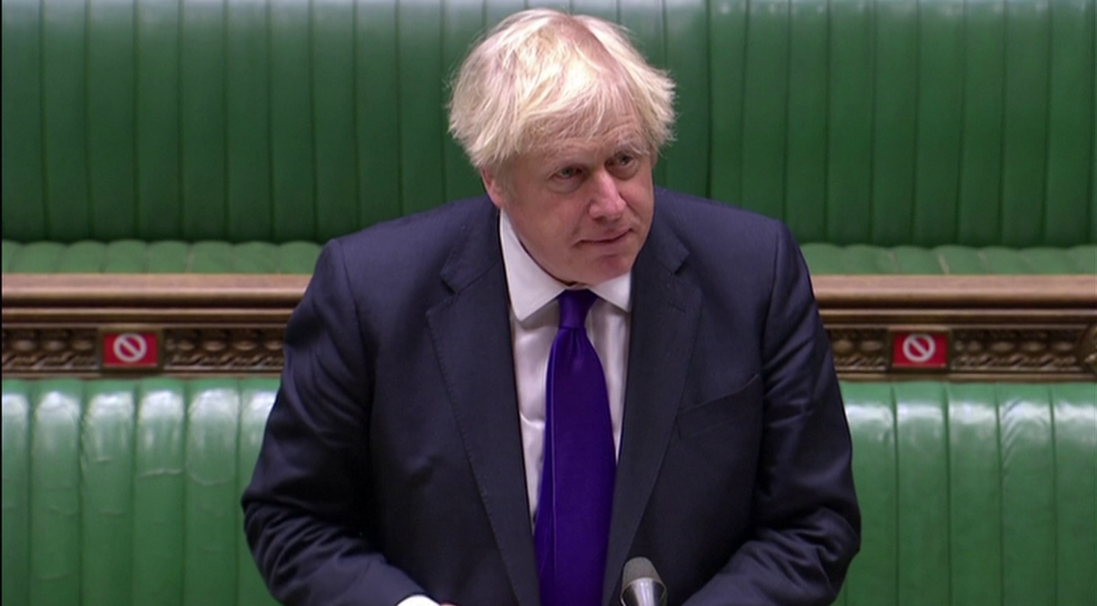 Boris Johnson, premiê britânico, responde questionamentos do Parlamento sobre vacinação contra Covid-19