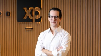 Segundo Fernando Ferreira, estrategista-chefe da XP, a bolsa deve subir e o dólar cair a R$ 4,95 em 2021, mas questão fiscal pode afetar o mercado brasileiro