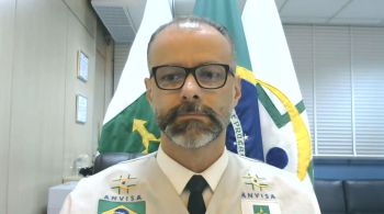 Questionado sobre quem receberia o imunizante de uso emergencial, Antônio Barra Torres afirmou que é para “grupos definidos"