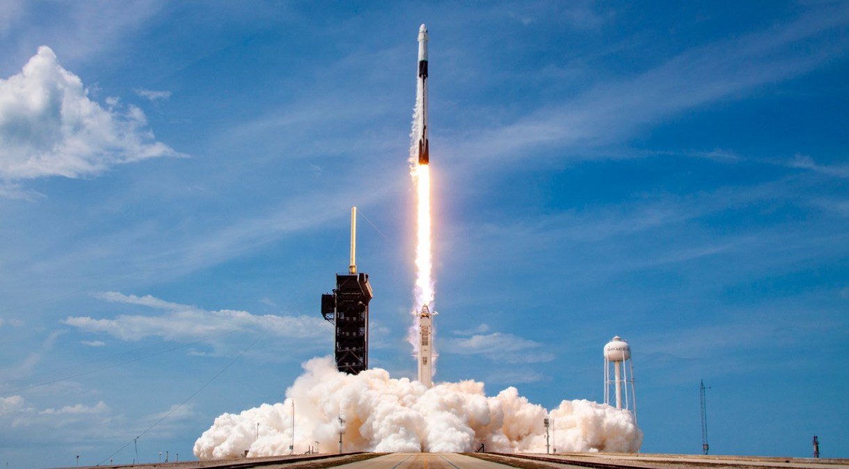 Space X: Falcon 9 foi desenvolvido pela SpaceX de Elon Musk para ser o primeiro foguete de classe orbital capaz de lançar múltiplas missões