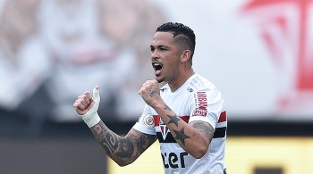 O time se mantém na ponta da tabela e abre 4 pontos de diferença entre o vice-líder, Atlético Mineiro.