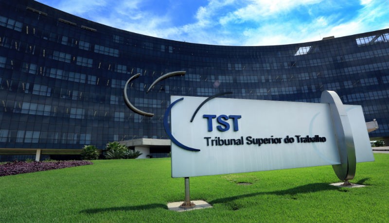 Caso chegou ao TST, que condenou laboratório ao pagamento de multa