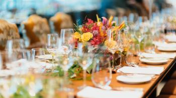 Quando os preparativos do casamento já haviam sido concluídos, incluindo serviço de buffet e envio de convites, homem admitiu que tinha outra mulher