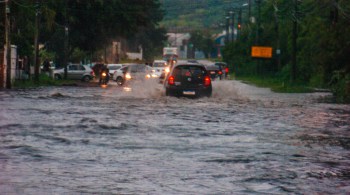 Chuvas prejudicaram sistema de abastecimento e drenagem da capital, causando alagamentos em pontos da cidade