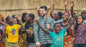 Artista diz ter sido motivado por experiências com projetos de caridade durante tratamento da depressão