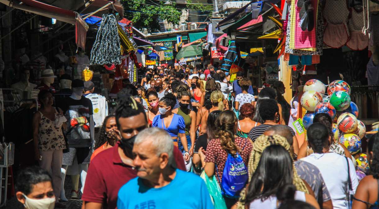 Movimento na região do Saara, no centro do Rio de Janeiro, em meio a pandemia da Covid-19