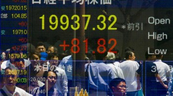 Na volta de um feriado nacional no Japão, o índice Nikkei caiu 0,14% hoje em Tóquio, a 29.520,07 pontos