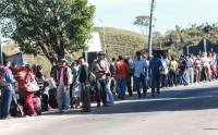 Refugiados venezuelanos ganham até quatro vezes menos que brasileiros