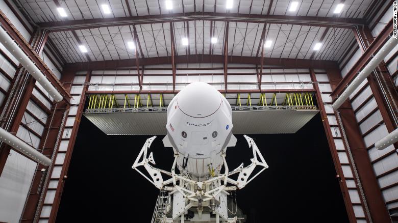 Espaçonave Dragon fará primeiro lançamento ao espaço tripulado privado da história