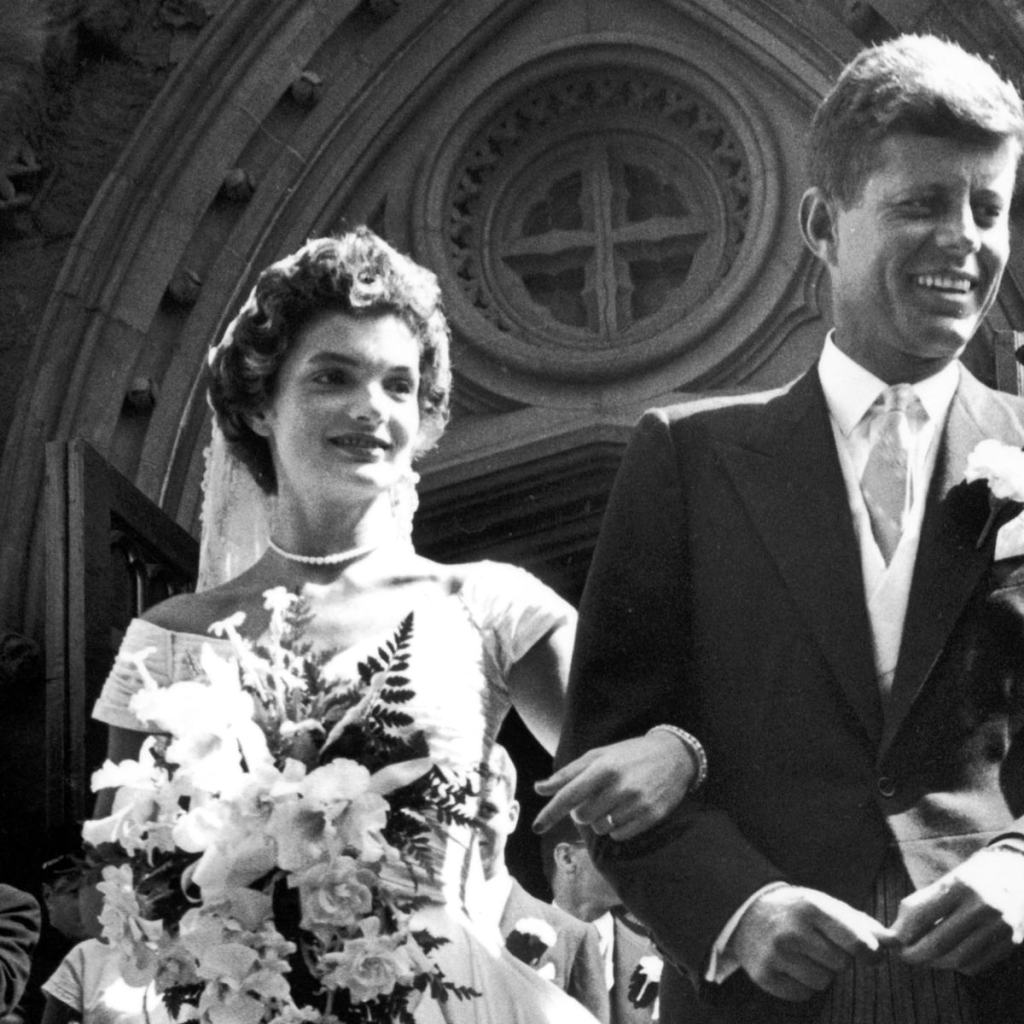 John e Jackie Kennedy em seu casamento