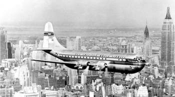 Boeing 377 Stratocruiser do final dos anos 1950 era a síntese do luxo, acomodando até 100 passageiros para um turismo nos céus