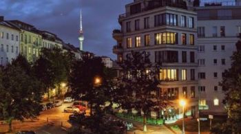 Um porta-voz da polícia de Berlim confirmou que houve um tiroteio no distrito de Kreuzberg, com várias pessoas envolvidas, neste sábado (26)