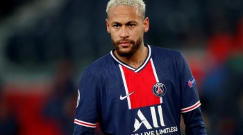 Atacante do Paris Saint-Germain manifestou-se pelas redes sociais sobre encerramento de contrato com fabricante de material esportivo