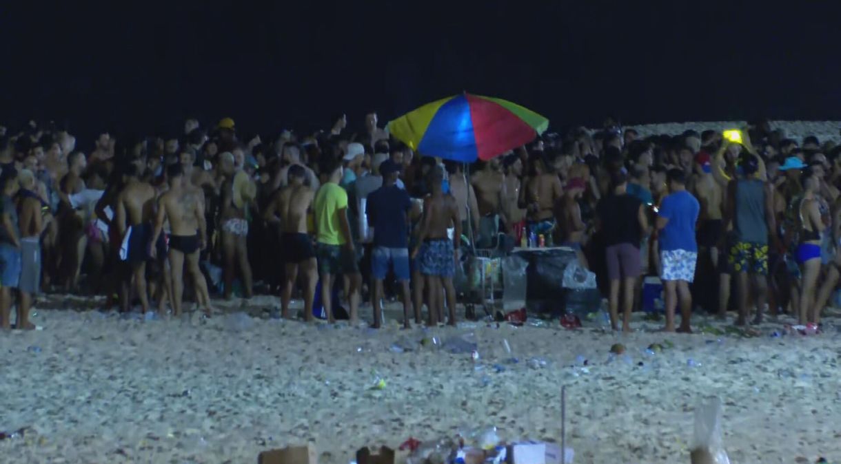 Equipe da CNN flagra aglomeração em praia no Rio de Janeiro
