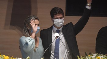 Após os ritos na Câmara, Campos foi até a prefeitura do Recife com sua vice, Isabella de Roldão (PDT) para uma cerimônia de transmissão de cargo