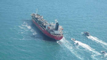 Embarcação foi interceptada pela Marinha da Guarda Revolucionária por 'criar poluição ambiental e química no Golfo Pérsico', segundo a agência Tasnim
