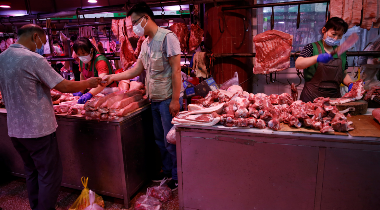 <strong>Carne suína à venda em mercado em Pequim, China</strong>