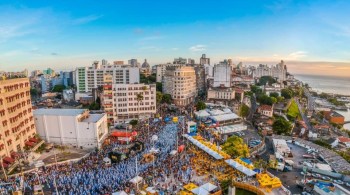 Estão autorizados apenas eventos com até 500 pessoas, como casamentos, parques de exposições e o funcionamento de museus e teatros