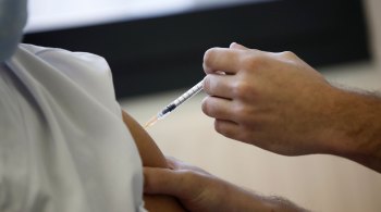 Em dados preliminares, um sistema de saúde israelense informou que, de 128 mil pessoas vacinadas com duas doses, 20 foram infectadas com novo coronavírus