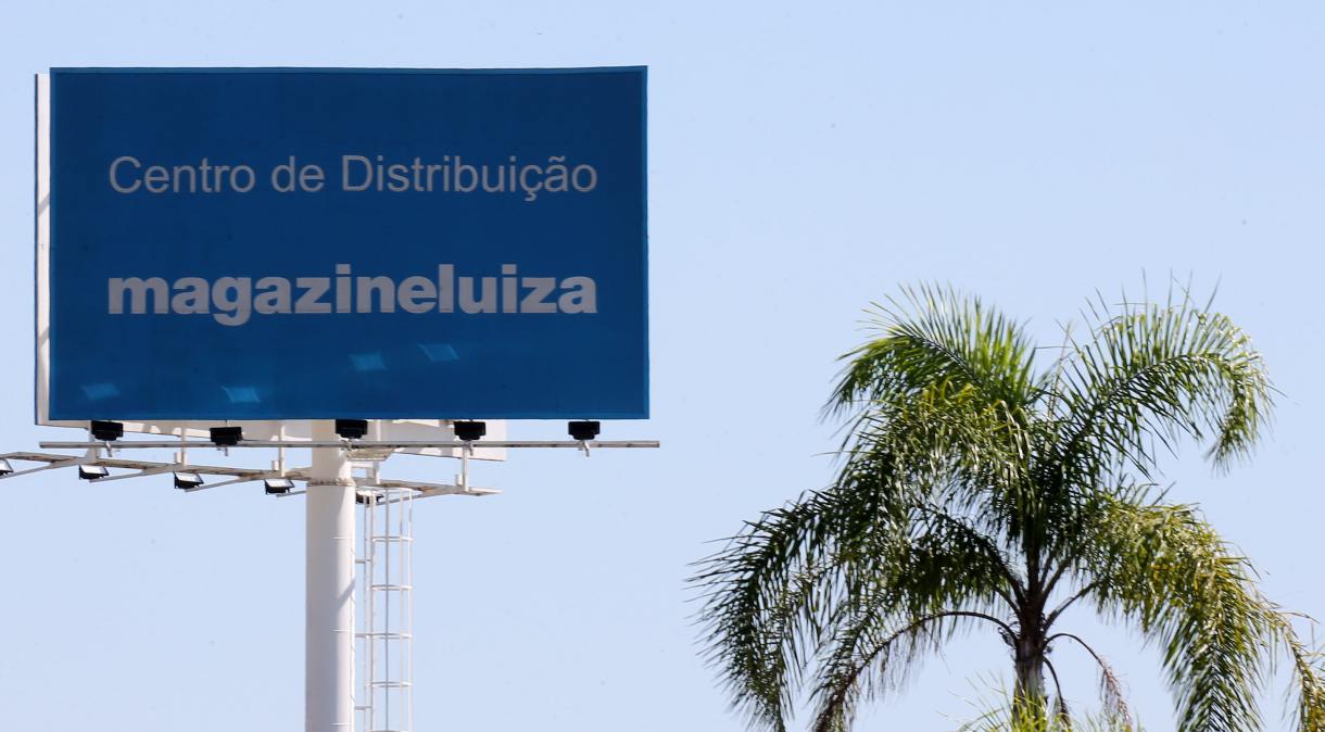 Centro de distribuição do Magazine Luiza: Ação da empresa subiu 110% em 2020