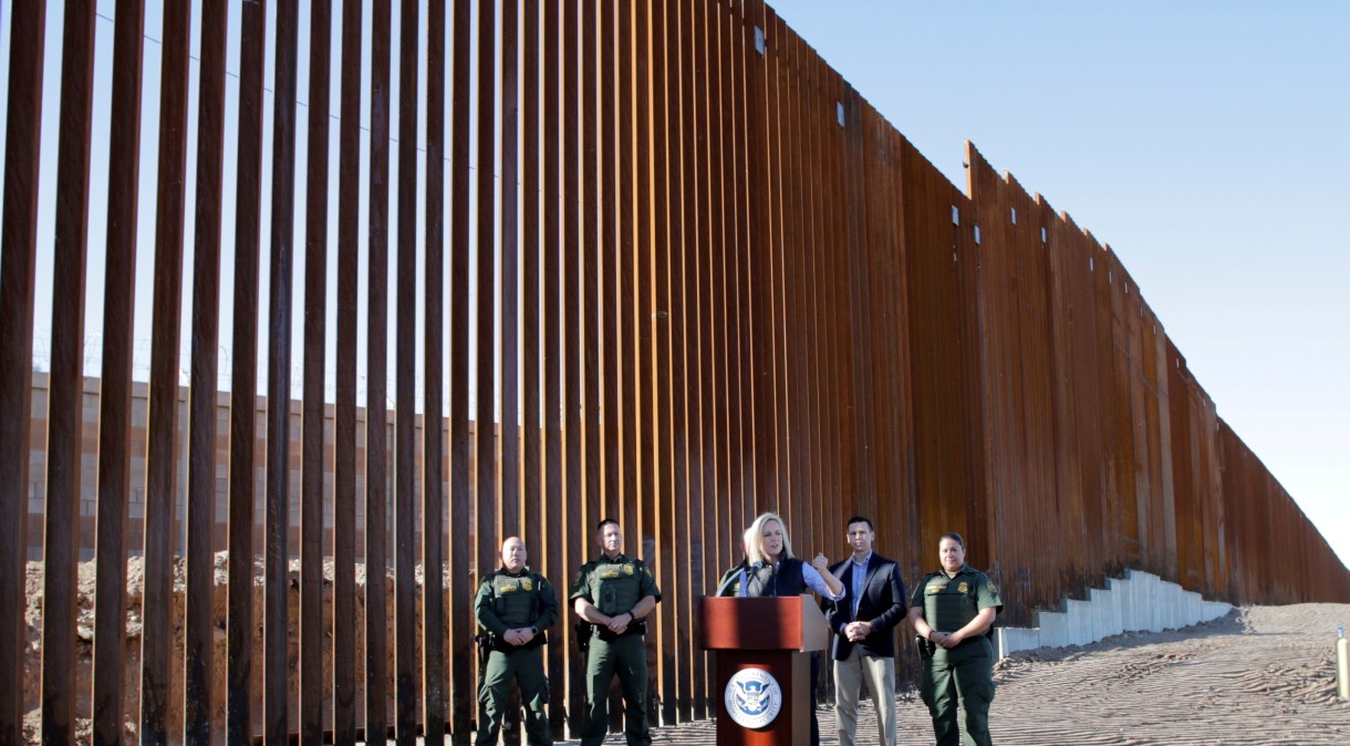 Oficial do governo fala em visita de Donald Trump ao muro em 2018, na cidade de Calexico, na Califórnia