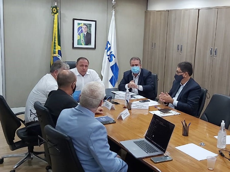 Ministro Eduardo Pazuello se reúne com mais de 130 prefeitos para discutir vacinação contra a Covid-19