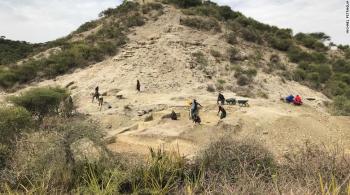 Pesquisadores descobriram as ferramentas de pedra mais antigas já vistas na garganta do cânion Ewass Odulpa, conhecido como "berço da humanidade"