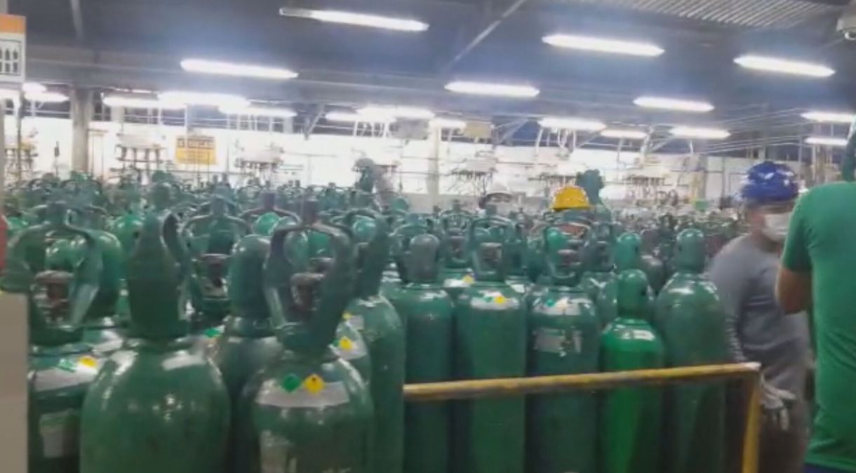 Polícia Militar do Amazonas escoltou carregamento de 150 cilindros de oxigênio da empresa White Martins