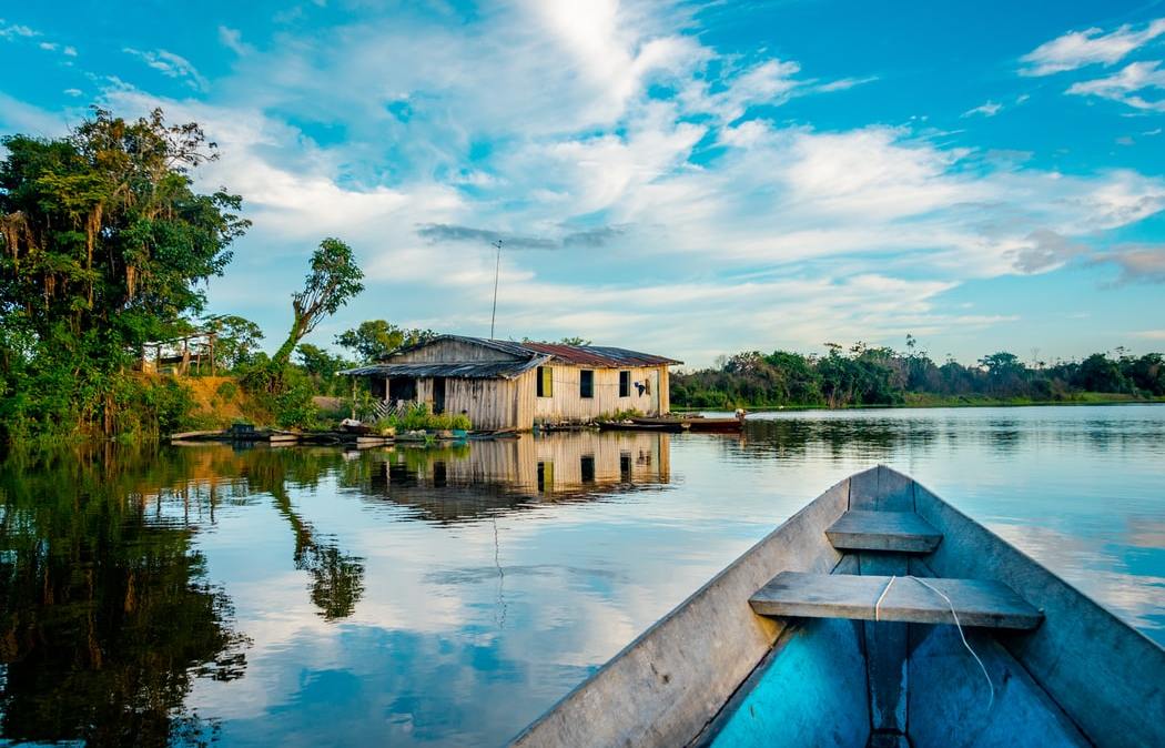 Casa sob céu azul na Amazônia brasileira: ex-ministros, empresários e investidores pressionam governo federal por políticas de sustentabilidade