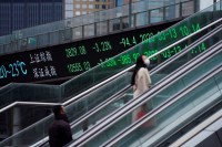 Bolsa de Hong Kong se recupera, mas Evergrande derruba Tóquio no pós feriado