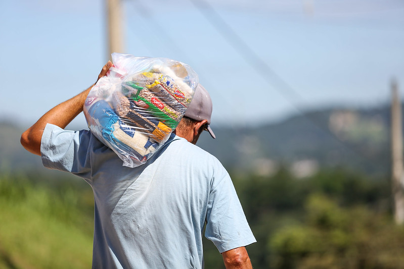 Custo da cesta básica sobre salário mínimo no Brasil é o maior da América Latina