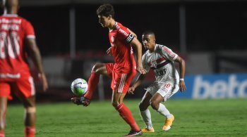 Colorado derrotou rival por 5 a 1 e chegou ao topo da tabela; tricolor vem de sequência ruim e viu vantagem ser corroída jogo a jogo