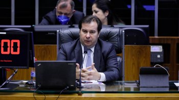 Analista de economia e diretor do CNN Business, Fernando Nakagawa fala sobre entrevista do presidente da Câmara, Rodrigo Maia, e avalia ajuda aos estados