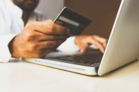 Compras online no Brasil devem crescer 2% no 3º trimestre de 2022, mostra estudo