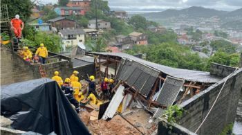 Governo estadual diz que equipes dos Bombeiros e da Defesa Civil estadual estão mobilizadas para o atendimento das ocorrências relacionadas às fortes chuvas