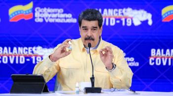 Maduro foi vacinado junto com sua esposa, deputada Cilia Flores, e afirmou que garantirá todas as vacinas ao povo venezuelano