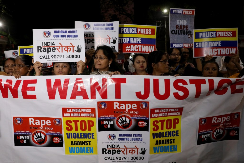 Mulheres indianas participam de protesto contra os casos de abuso sexual no país