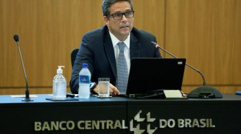 Nova política monetária do banco central americano ainda fica no radar dos investidores em dia de renúncia do primeiro-ministro do Japão