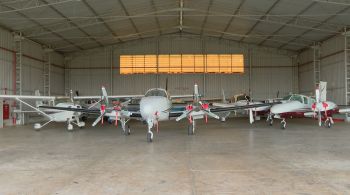 Dos 13 hangares e das 33 aeronaves que sua empresa Icon Aviation chegou a ter, restaram dois aviões, dois helicópteros e dois hangares