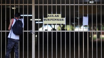 A quantidade de alunos, com idades entre 6 e 17 anos, que abandonaram as instituições de ensino foi de 1,38 milhão