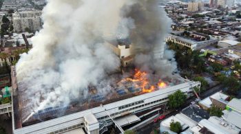 37 veículos e mais de 100 homens dos Bombeiros de Santiago atuam no combate ao incêndio