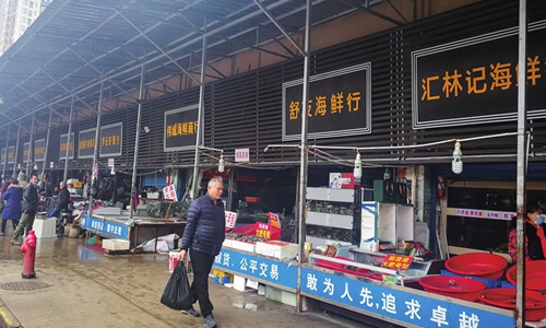Mercado de frutos do mar de Huanan, em Wuhan, que foi fechado após surto de Covid-19
